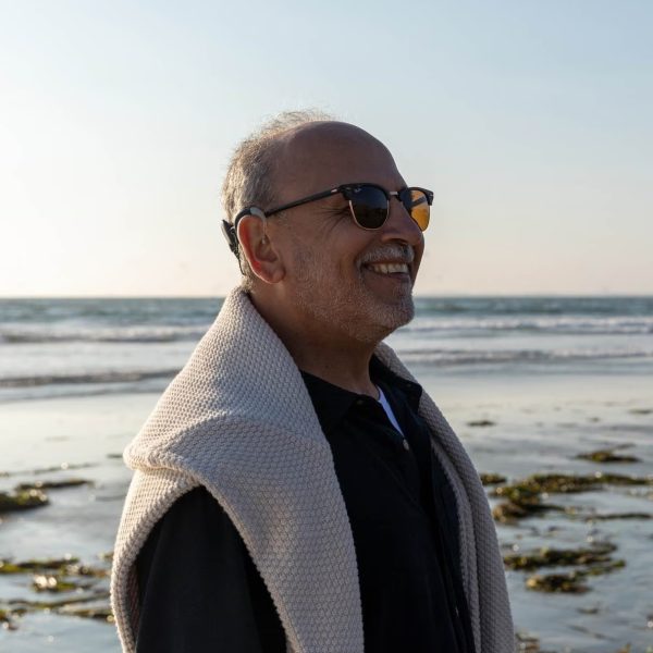 people-product-naida-ci-mature-man-beach_d1dfdb170dba65aac37d008bf7ec2f0e46335de6eb8a2811b9ad88c02ecd9fc2